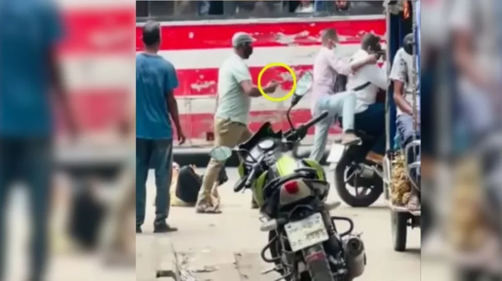 মিরপুরে প্রকাশ্যে ব্যবসায়ীকে গুলি করে ২২ লাখ টাকা ছিনতাই 8 ac9995506aff5e9723491786d297aacd 68356a3764e94