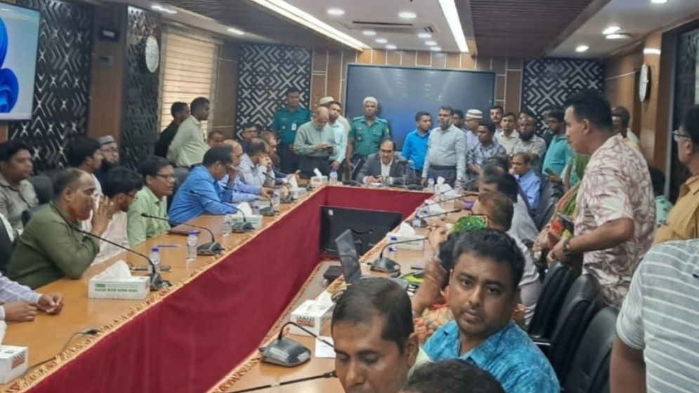 সচিবালয়ের কর্মচারীদের আন্দোলন ও জুলাই মঞ্চের পাল্টা কর্মসূচি স্থগিত 4 pic 683587b978015
