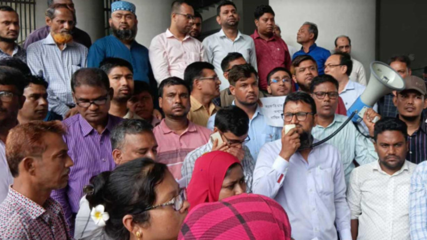 অধ্যাদেশ বাতিলের দাবিতে সচিবালয়ে আজও বিক্ষোভ 3 scibaalyy